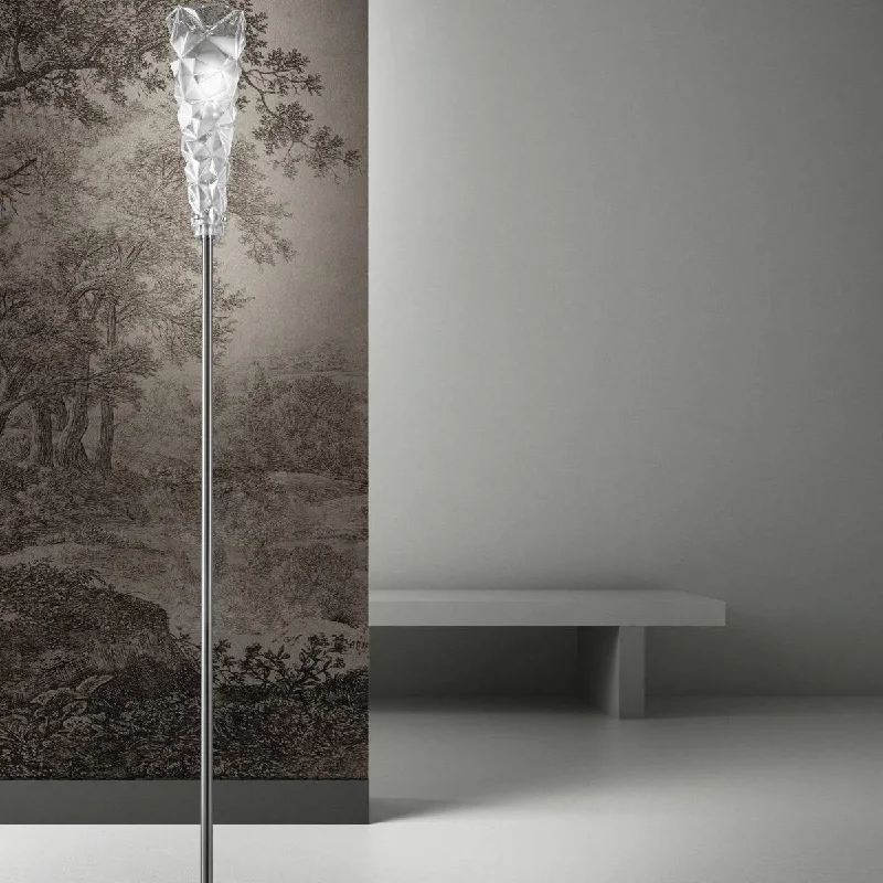 Victorian Style Floor Lamp for Traditional and Elegant InteriorsChaotic Floor Lamp