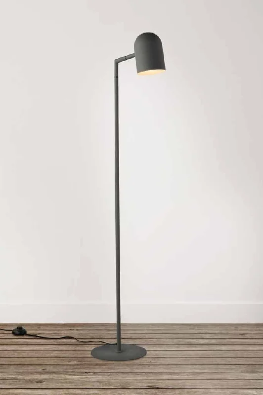 Victorian Style Floor Lamp for Traditional and Elegant InteriorsMilton Floor Lamp