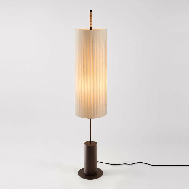 Victorian Style Floor Lamp for Traditional and Elegant InteriorsSanta & Cole Dórica Floor Lamp Victorian Style Floor Lamp for Traditional and Elegant InteriorsSanta & Cole Dórica Floor Lamp