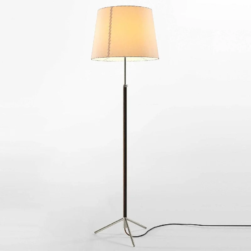 Fabric Floor Lamp with a Linen Shade for a Relaxed AestheticSanta & Cole Pie de Salón Floor Lamp