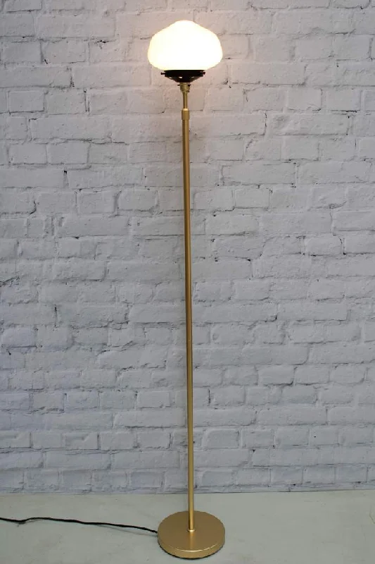 Metal Floor Lamp with a Matte Black Finish for a Sleek LookWashington Floor Lamp